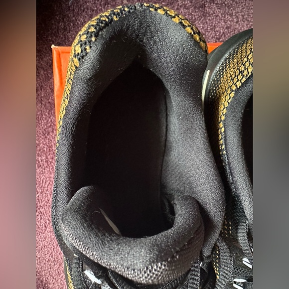 Men’s Nike Air Max Infuriate Low; Black White & Gold; size 8 - Picture 11 of 11